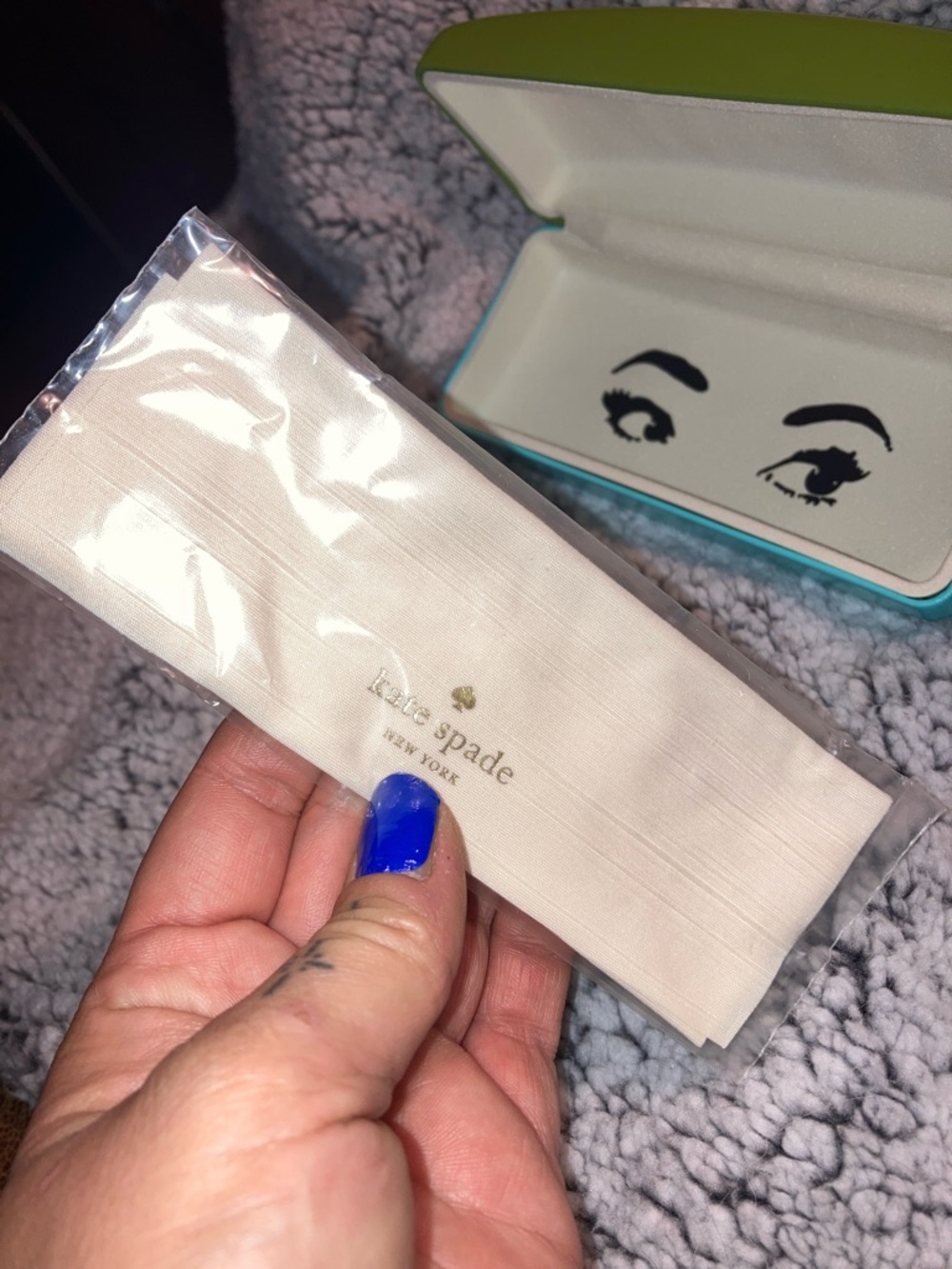 kate spade Green & Turquoise Hard Shell Eyewear Case with Illustrated Interior - Picture 2 of 6